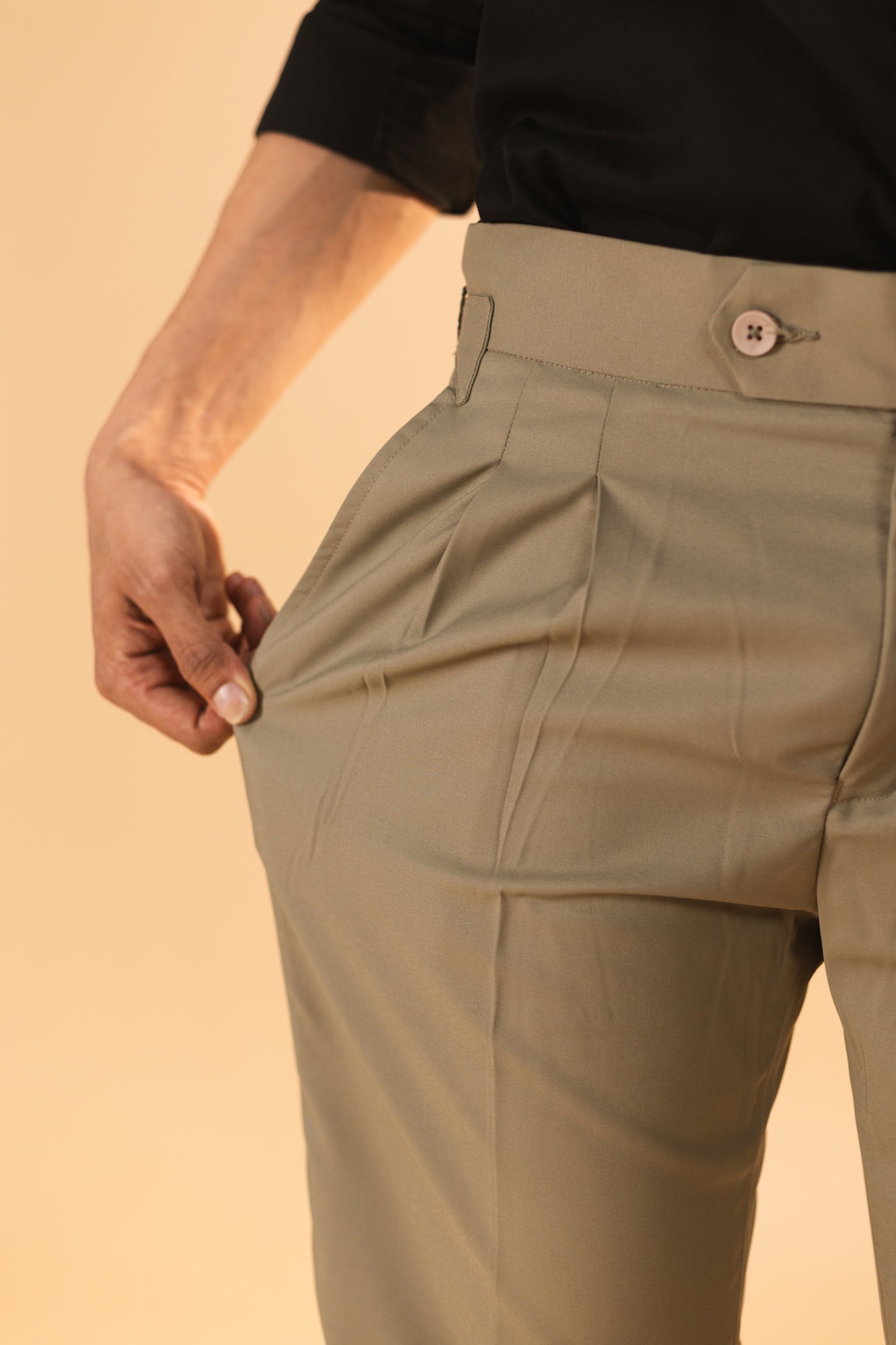 Buttoned high waist pleated naples suit in Khaki