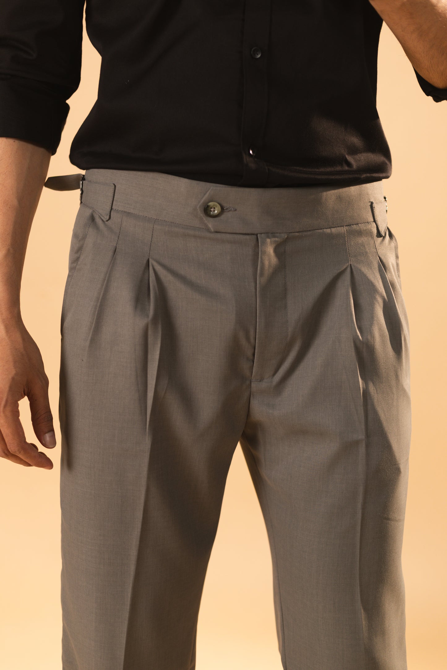 Buttoned high waist pleated naples suit in Matte gray