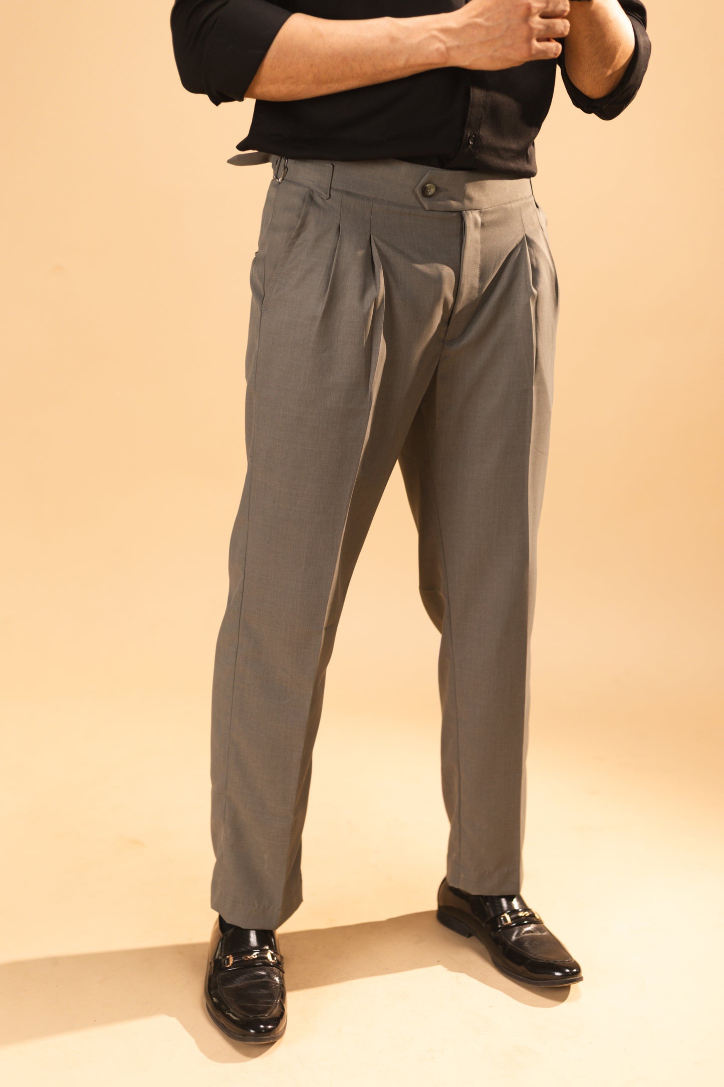 Buttoned high waist pleated naples suit in Matte gray