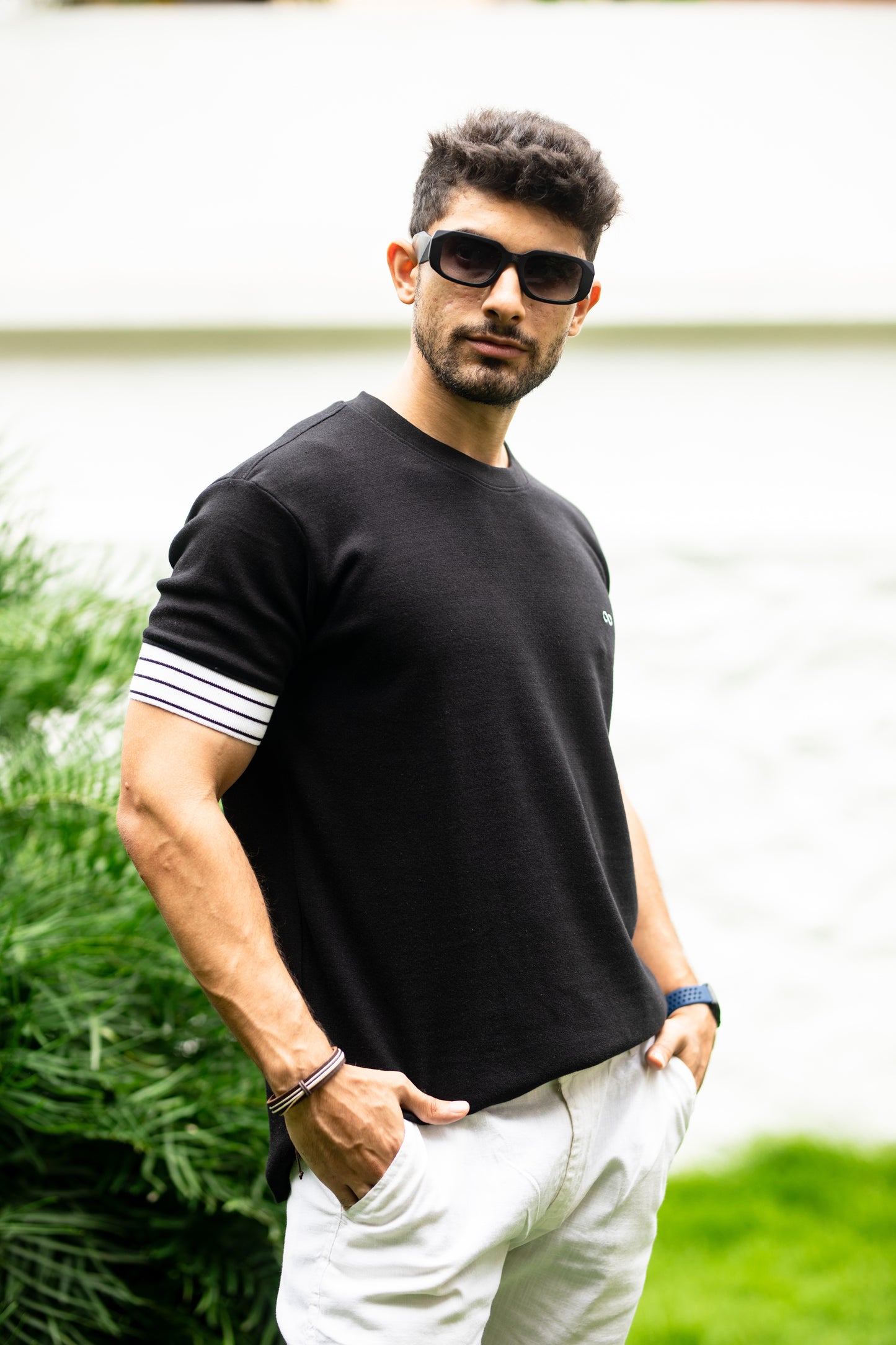 Wide cuff sleeve t-shirt in black