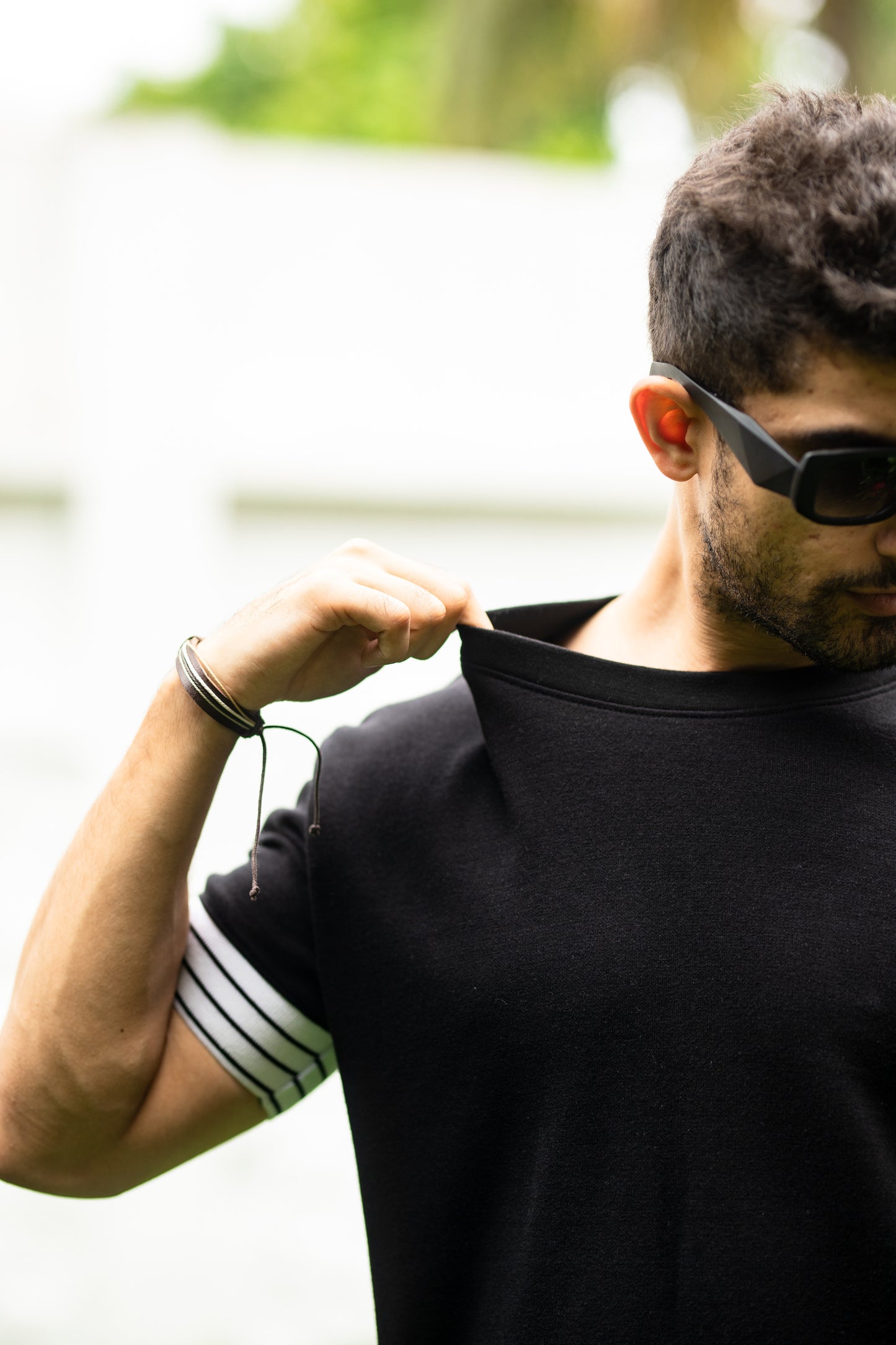 Wide cuff sleeve t-shirt in black