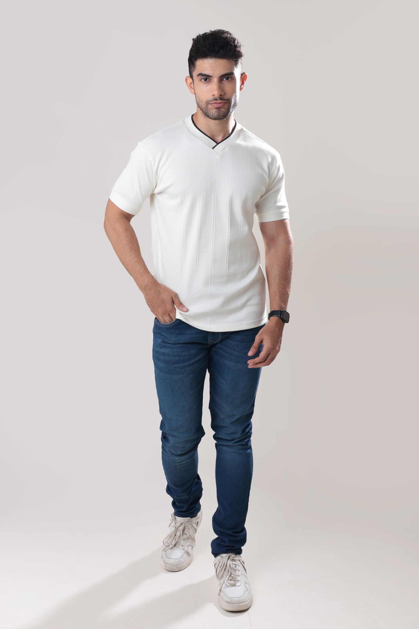 Self textured Tshirt with contrast piping collar