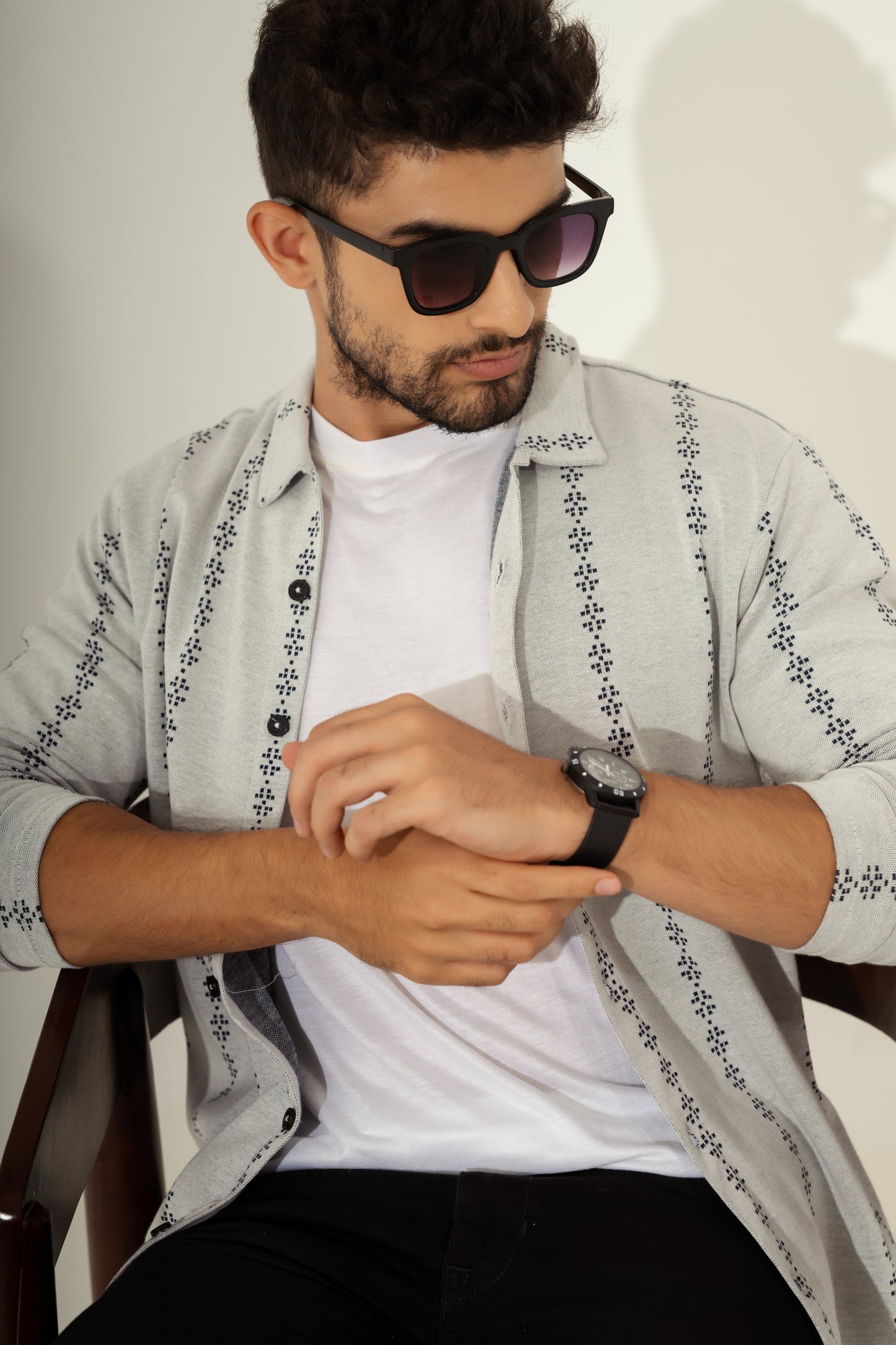 Patterned shirt in grey