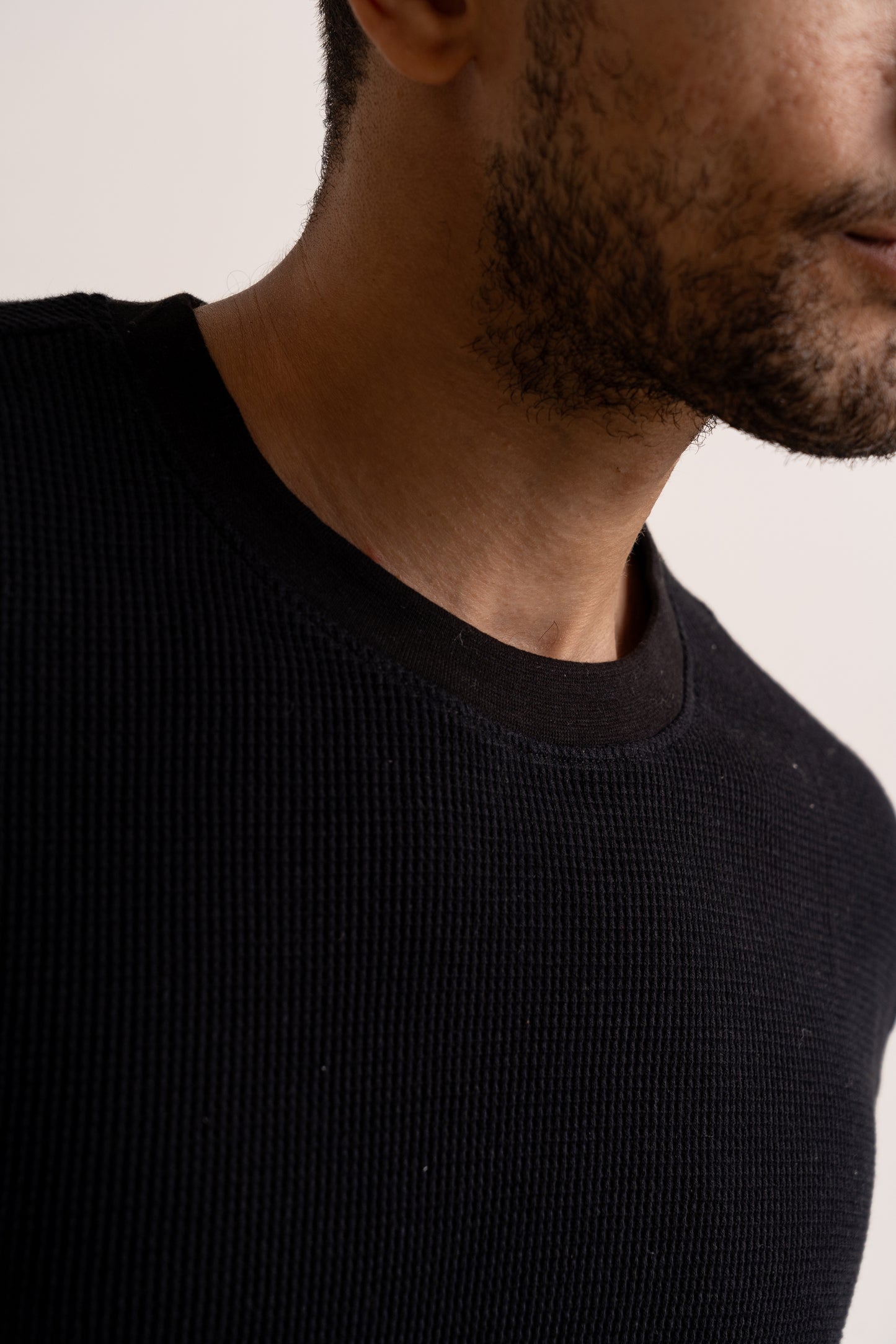 Mini solid checkered pattern with contrast edge crew neck half sleeve tshirt in black