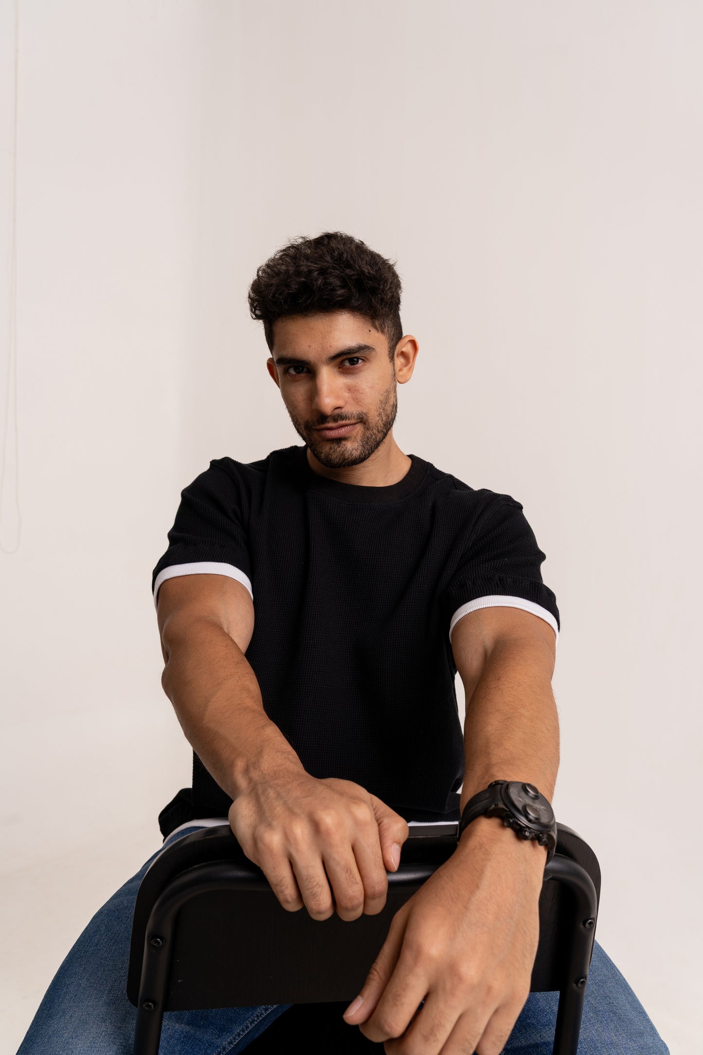 Mini solid checkered pattern with contrast edge crew neck half sleeve tshirt in black