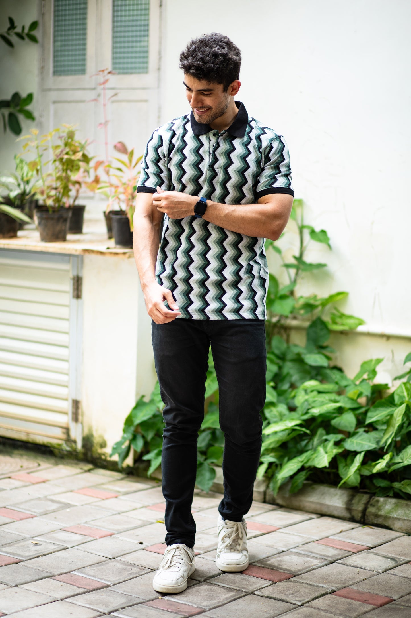 Chevron pattern polo t-shirt