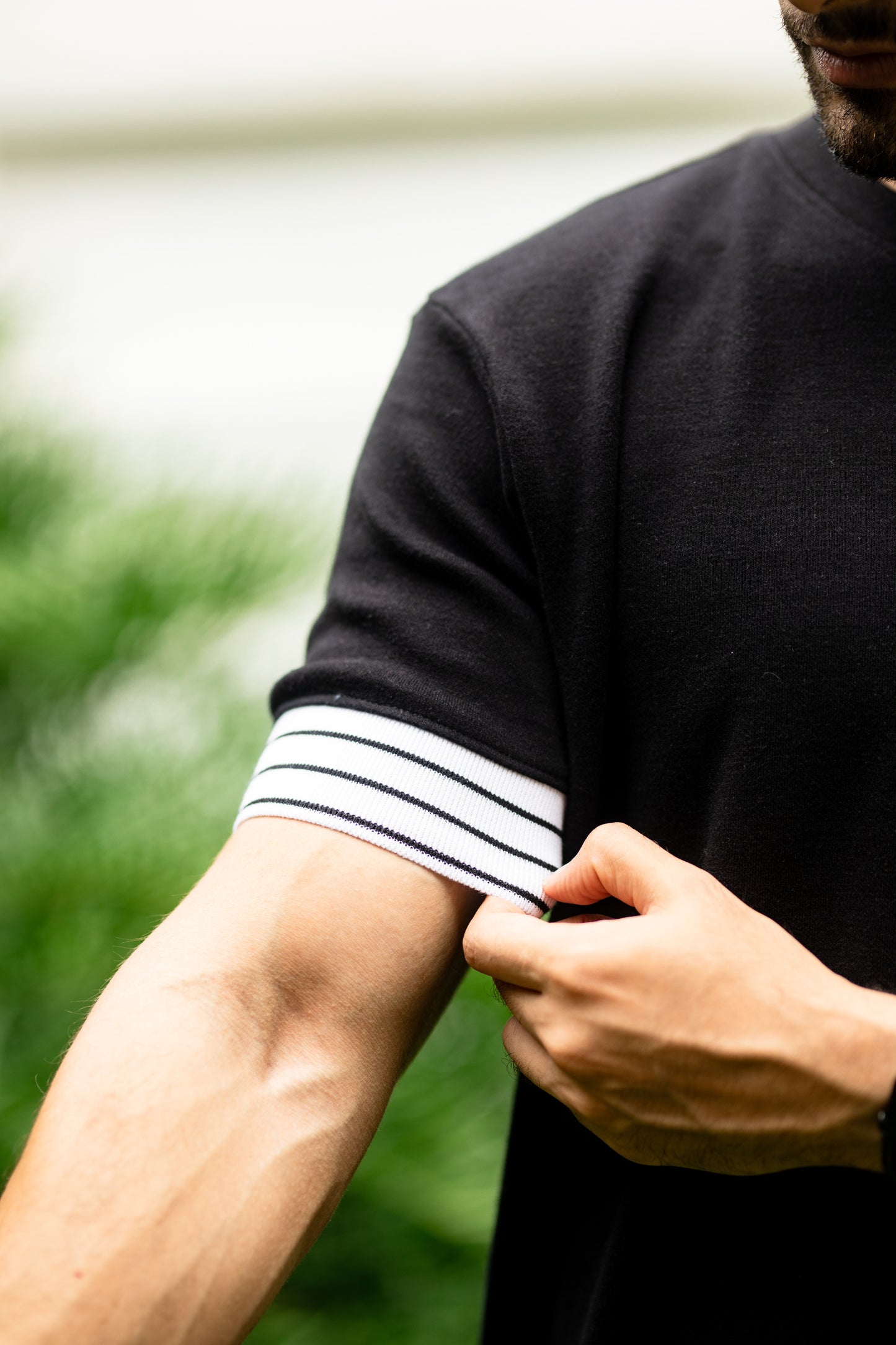 Wide cuff sleeve t-shirt in black