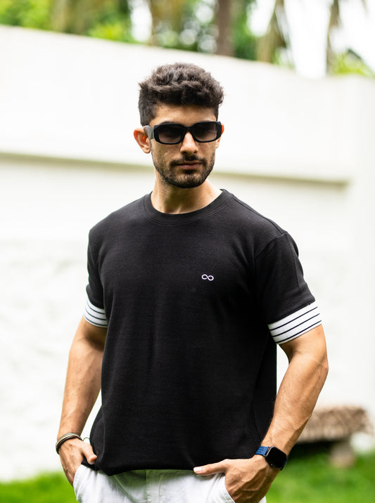 Wide cuff sleeve t-shirt in black