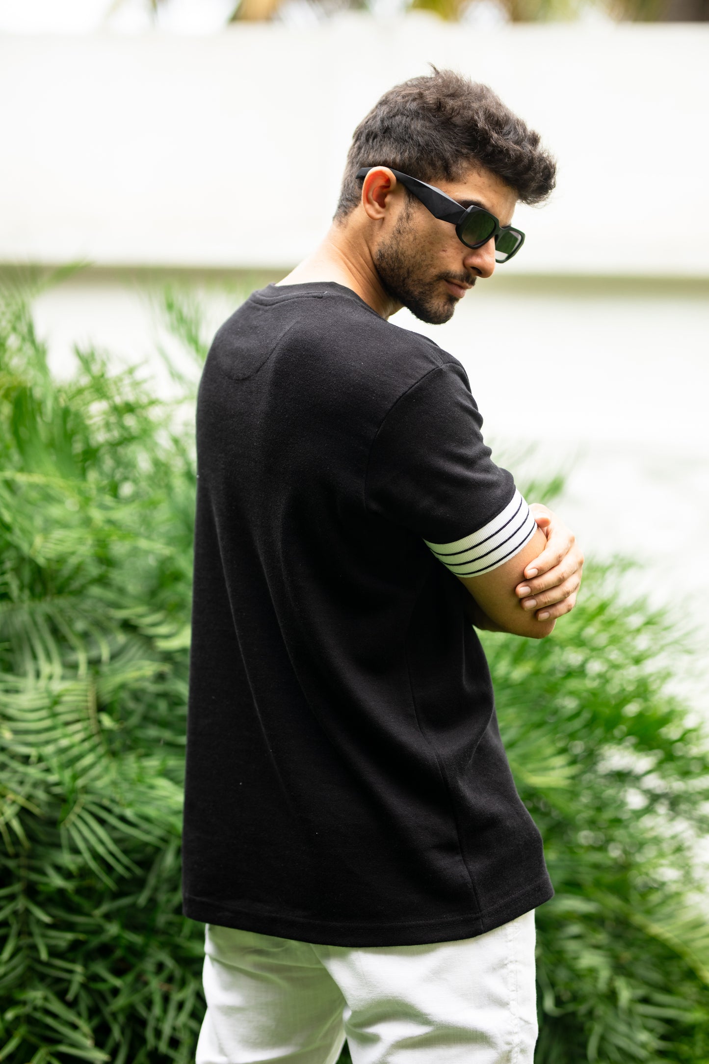 Wide cuff sleeve t-shirt in black