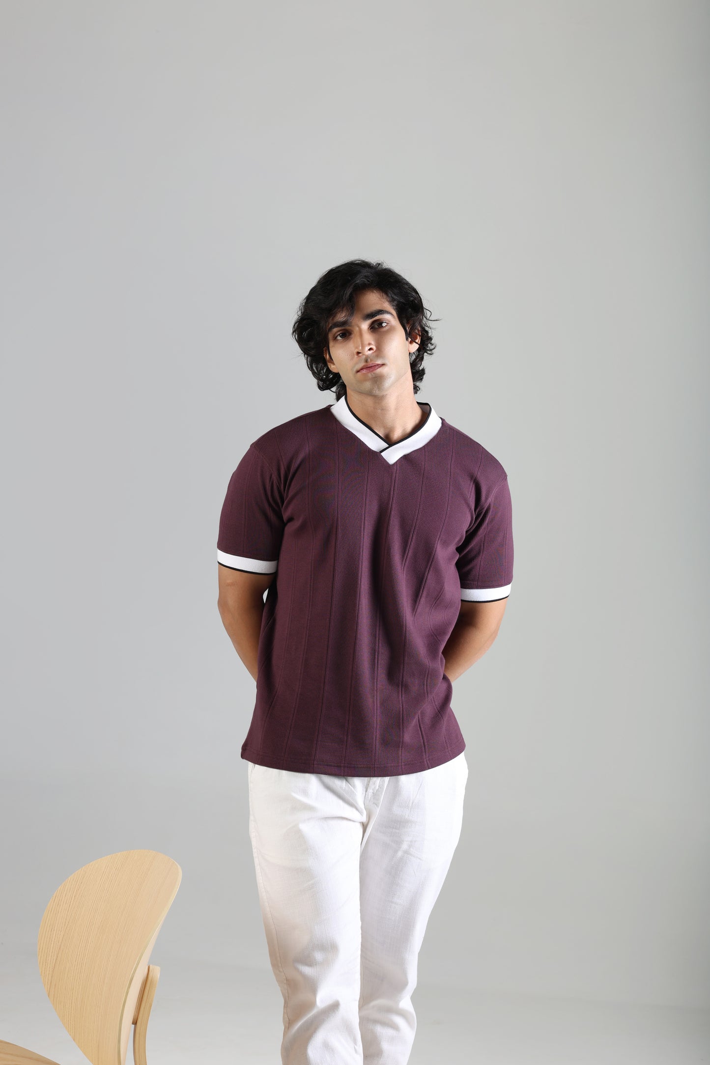 Contrast piping tee in Burgundy