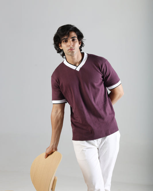 Contrast piping tee in Burgundy